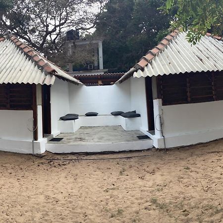 Upali Beach Surf Resort & Cafe Arugam Bay Bagian luar foto